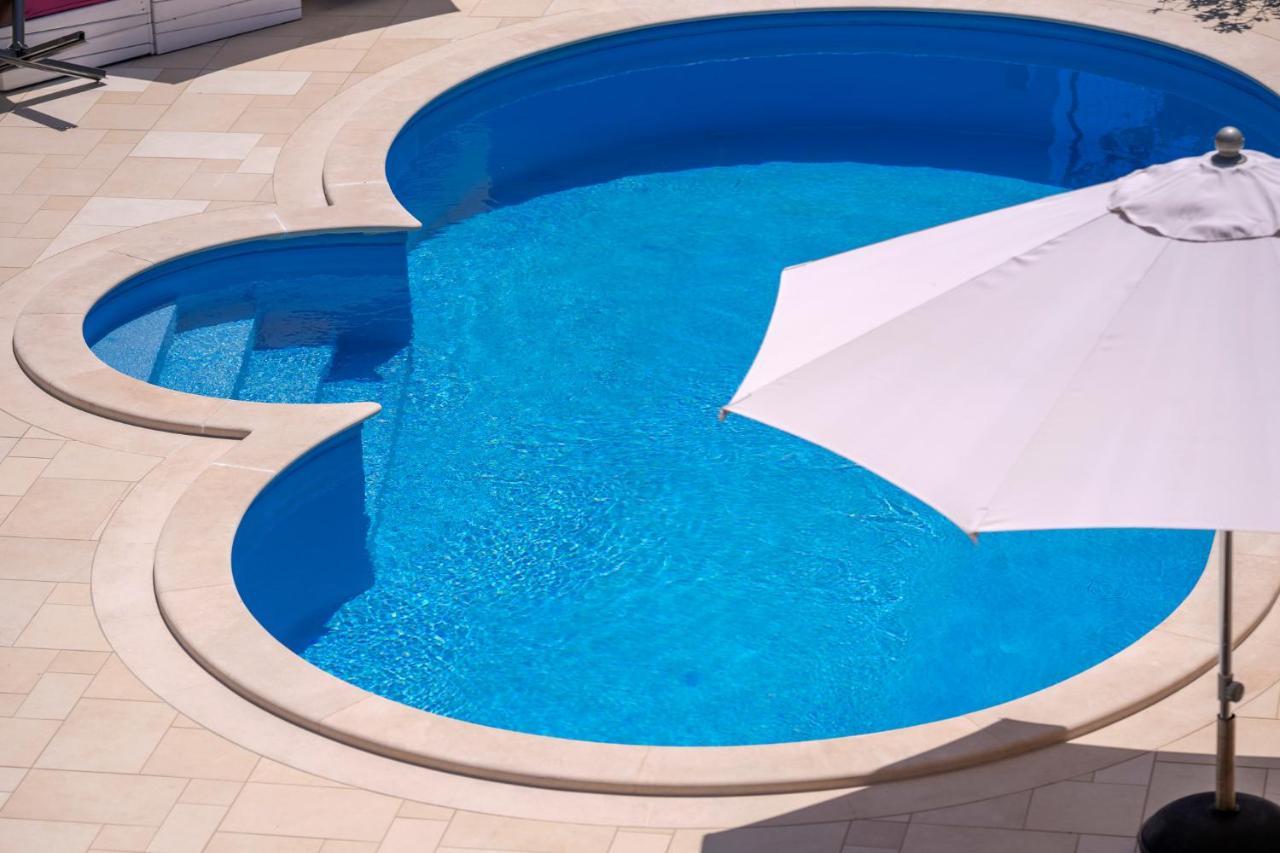 Hektorovic Poolside Apartments โบล ภายนอก รูปภาพ